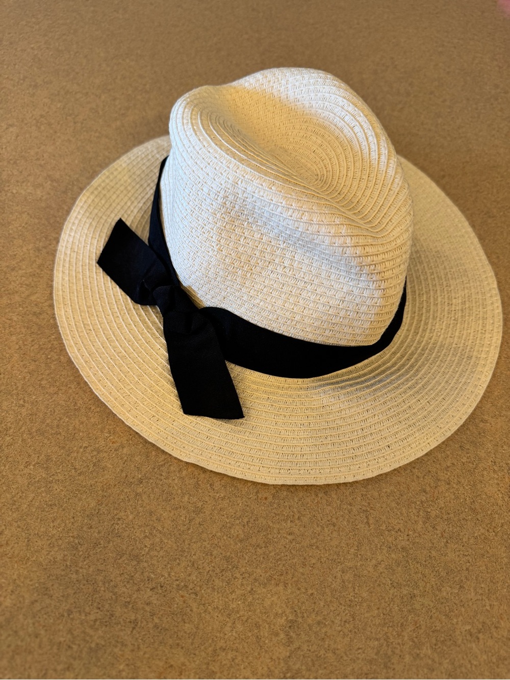 GAP Cream Straw Sun Hat with Black Trim
